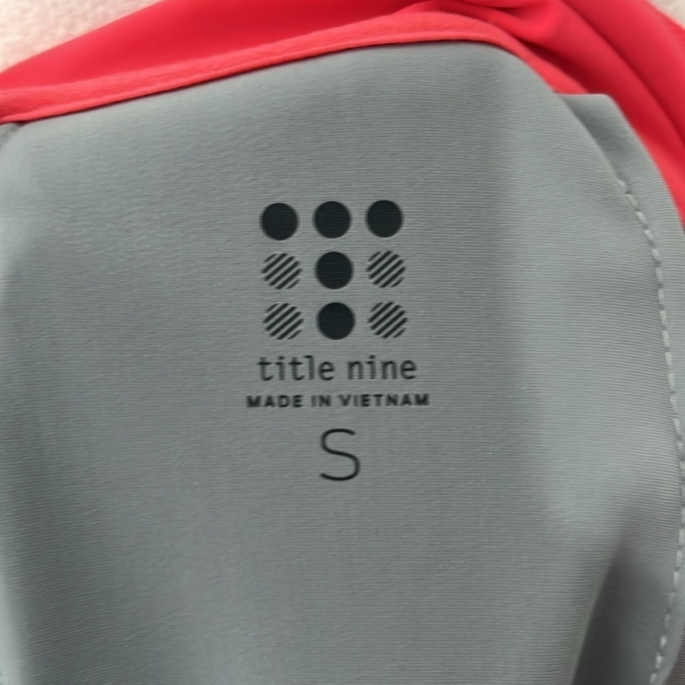 Title Nine Athletic Mini Dress Size Small Short Sleeve Colorblock Grey Pocket - Picture 8 of 10